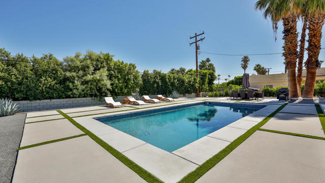 73042 Willow Street, Palm Desert CA: https://media.crmls.org/mediaz/997458d6-8dcd-46f3-92b8-4de167f7b717.jpg