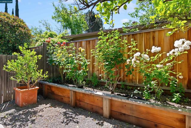 924 Cheyenne Dr, Walnut Creek CA: https://media.crmls.org/mediaz/9974c4f4-b411-486b-9f07-6b02996e364f.jpg