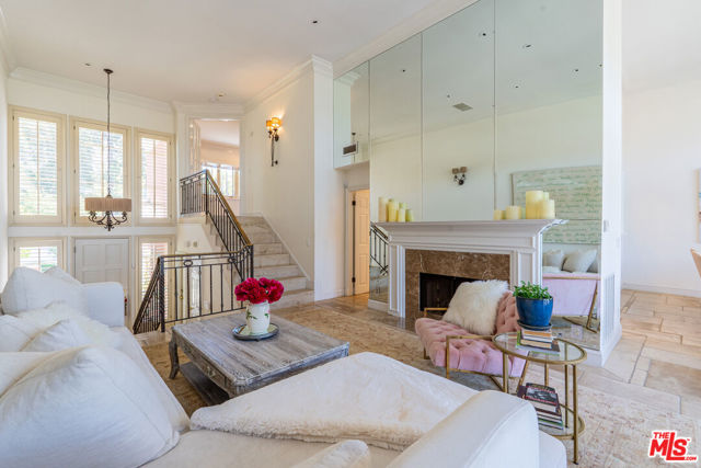 12555 The Vista, Los Angeles CA: https://media.crmls.org/mediaz/99759e41-c48d-4d7d-ac60-462f93539267.jpg