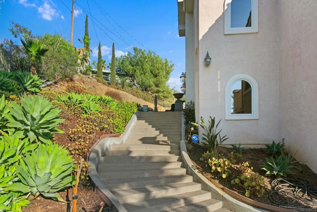 1566 Plantation Way, El Cajon CA: https://media.crmls.org/mediaz/9975ad2b-32cd-4ac9-b4ea-0ee3c4000f8c.jpg