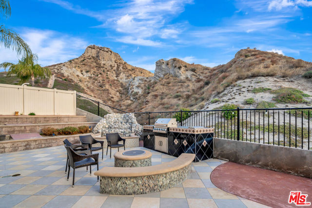 15624 Derrico Lane, Canyon Country CA: https://media.crmls.org/mediaz/9975afdd-cf73-4823-a873-1c99ea5013d9.jpg