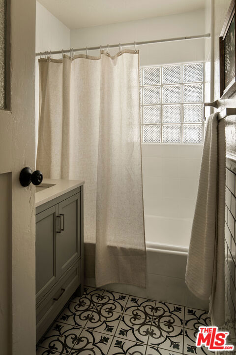 264 Robinson Road, Pasadena CA: https://media.crmls.org/mediaz/9975e01b-b30f-4e27-883a-9a0579dcd031.jpg