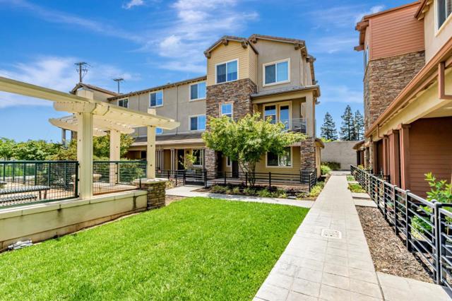6215 White Moonstone Court, San Jose CA: https://media.crmls.org/mediaz/9975e281-a020-445e-bb7c-72adf32ca949.jpg