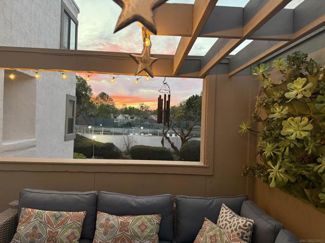 8490 Via Sonoma, La Jolla CA: https://media.crmls.org/mediaz/99765dfd-d8e1-4c2d-9549-5aa149572ddb.jpg