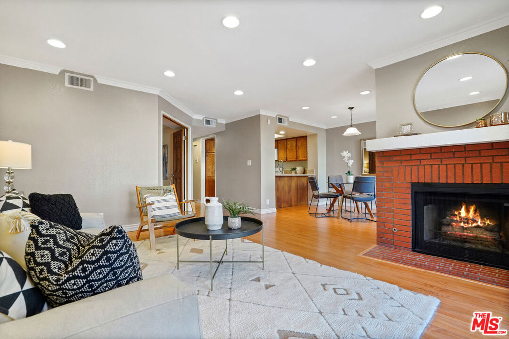 231 Bethany Road 202, Burbank, CA 91504