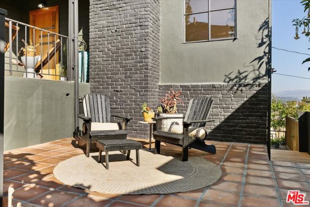 2467 Silver Ridge Avenue, Los Angeles CA: https://media.crmls.org/mediaz/997735c4-cc63-482d-b8b5-4a8d5f23f8b6.jpg