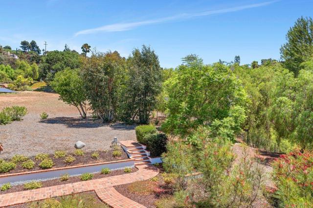 3453 Via Loma Vista, Escondido CA: https://media.crmls.org/mediaz/997769ae-9674-440d-a9fa-9256fd18a25f.jpg