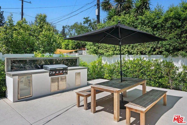 6421 Gaviota Avenue, Van Nuys CA: https://media.crmls.org/mediaz/997780d9-e1f1-4bac-8a28-fff0a59ec65e.jpg