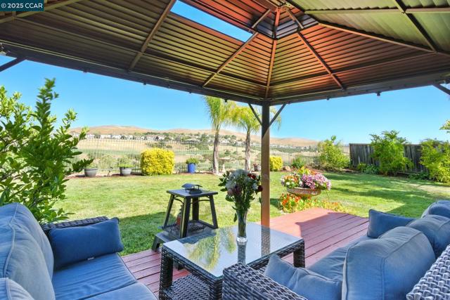 416 Ustilago Ct, San Ramon CA: https://media.crmls.org/mediaz/9977cb68-55b8-4d93-87ea-01c6a5afc573.jpg