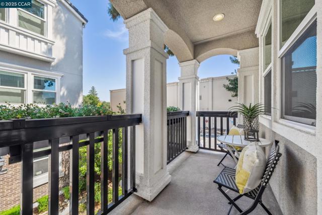 510 Ashton Way, Pleasant Hill CA: https://media.crmls.org/mediaz/9977d4f7-8e50-4f3e-aa61-a28de476e571.jpg