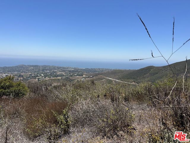 2 Murphy Way, Malibu CA: https://media.crmls.org/mediaz/9977dbbb-d40a-4381-a504-cc74abd8991b.jpg
