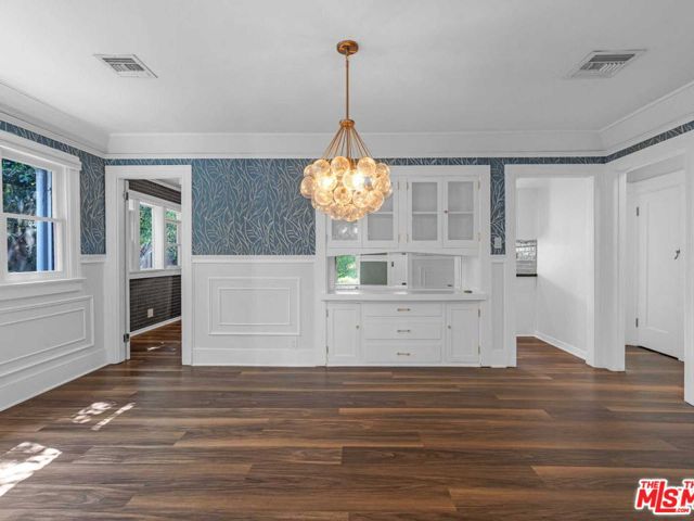 7024 De Longpre Avenue, Los Angeles CA: https://media.crmls.org/mediaz/997882d9-17b5-4a31-8c35-21fe1686d31e.jpg