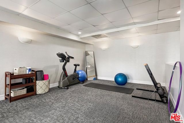 906 N Doheny Drive, West Hollywood CA: https://media.crmls.org/mediaz/9978b96d-b81b-4780-881c-afcb3cfc699e.jpg