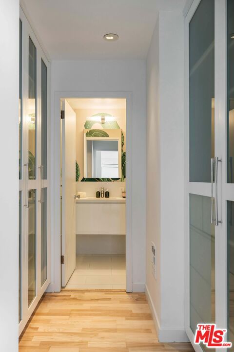 999 N Doheny Drive, West Hollywood CA: https://media.crmls.org/mediaz/9978f120-743f-4a40-88c8-f2d1f60a5778.jpg