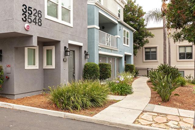 3528 Shoreline Bluff Ln, San Diego CA: https://media.crmls.org/mediaz/9978f777-4c13-4616-858f-8cf101a3e202.jpg