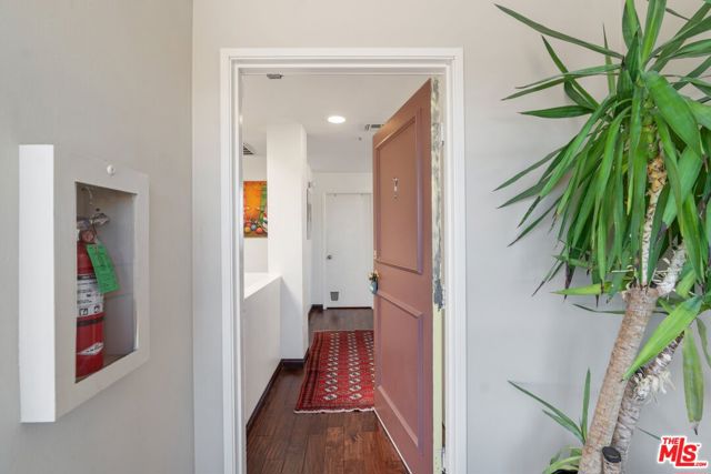 12311 Pacific Avenue, Los Angeles CA: https://media.crmls.org/mediaz/99793647-d37b-4449-a780-2e5c389b9e3b.jpg