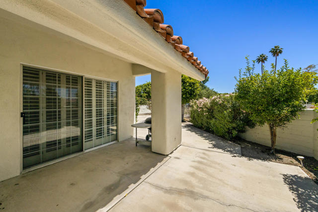 43870 Via Granada, Palm Desert CA: https://media.crmls.org/mediaz/9979e83c-73b6-45c4-b35c-41603942606e.jpg