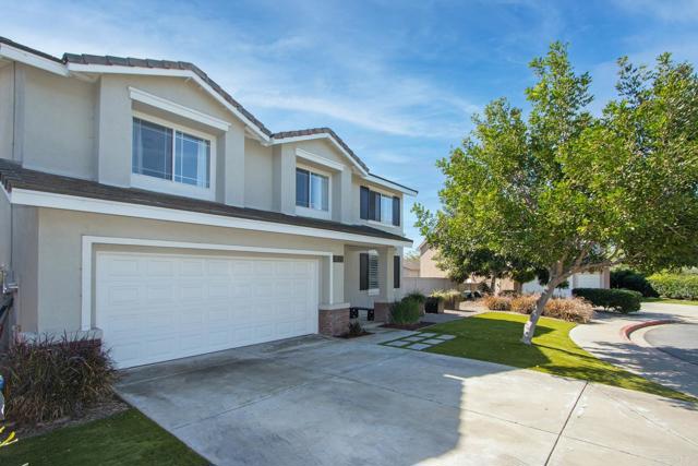 Detail Gallery Image 2 of 50 For 1573 Cypress Creek Ct, Vista,  CA 92084 - 3 Beds | 2/1 Baths