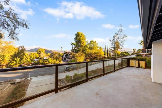 16310 Oak Springs Dr, Ramona CA: https://media.crmls.org/mediaz/997a79c2-419d-4092-bff5-78b83dd36b5d.jpg