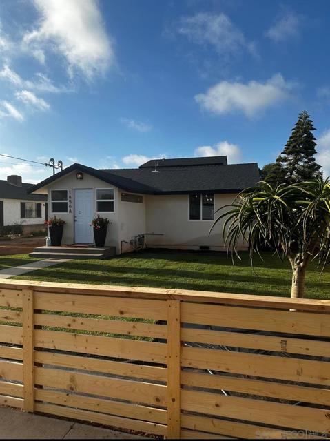 1656 Evergreen Ave, San Diego CA: https://media.crmls.org/mediaz/997b3a38-8f86-4c8b-a9e0-cd4cca19df06.jpg