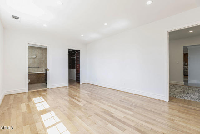 8857 Bluffdale Dr, Sun Valley CA: https://media.crmls.org/mediaz/997c233c-8f8c-4853-8564-dd8592f01e61.jpg