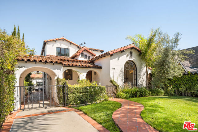 1618 S Durango Avenue, Los Angeles CA: https://media.crmls.org/mediaz/997c36c5-cb2d-495d-993f-77986c101b13.jpg