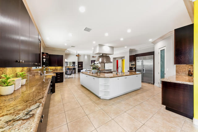15 Sun Ridge Circle, Rancho Mirage CA: https://media.crmls.org/mediaz/997ce277-628c-4dd0-a3a2-a6bbcf934afc.jpg