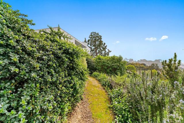 6960 Via Estrada, La Jolla CA: https://media.crmls.org/mediaz/997d4428-cc5e-42d8-b6ab-158518eb6a81.jpg