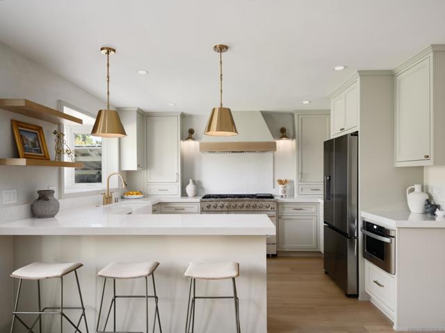 8965 Cliffridge Ave, La Jolla CA: https://media.crmls.org/mediaz/997d6dc1-0150-4012-863f-cd5486a66c9c.jpg