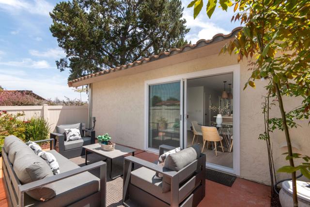 1829 Forestdale Dr, Encinitas CA: https://media.crmls.org/mediaz/997d7f08-a5bc-4236-a9d1-5ed0e39902af.jpg