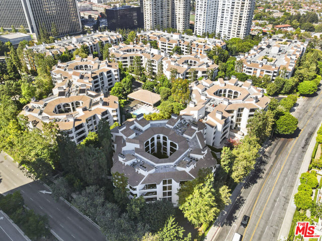 2102 Century Park Lane, Los Angeles CA: https://media.crmls.org/mediaz/997dcc5c-3918-48a3-9d16-e401345240d5.jpg