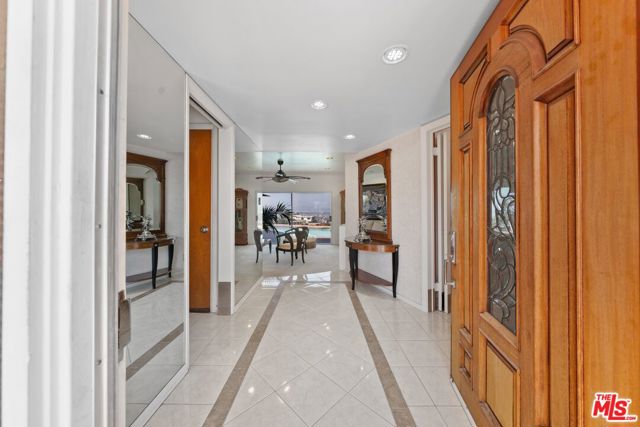 4260 S Cloverdale Avenue, Los Angeles CA: https://media.crmls.org/mediaz/997de214-cdd9-4f6e-b2b8-a79913615cbe.jpg