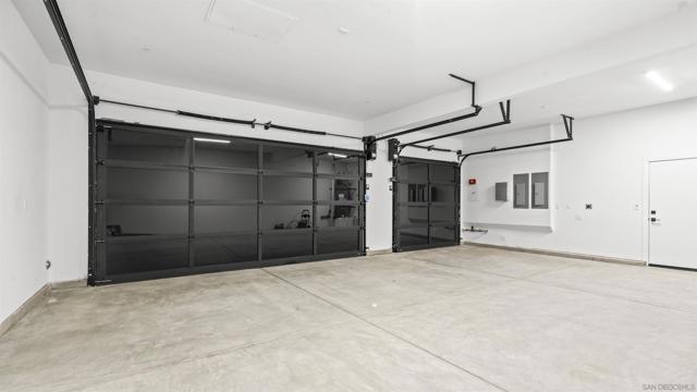 16925 Old Coach Rd, Poway CA: https://media.crmls.org/mediaz/997e099b-04bb-42d9-845f-613e3c6ef9fe.jpg