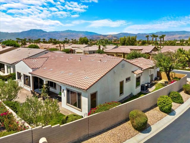 40426 Calle Estela, Indio CA: https://media.crmls.org/mediaz/997e25a2-05be-4db3-a7a0-a03a616c59a0.jpg