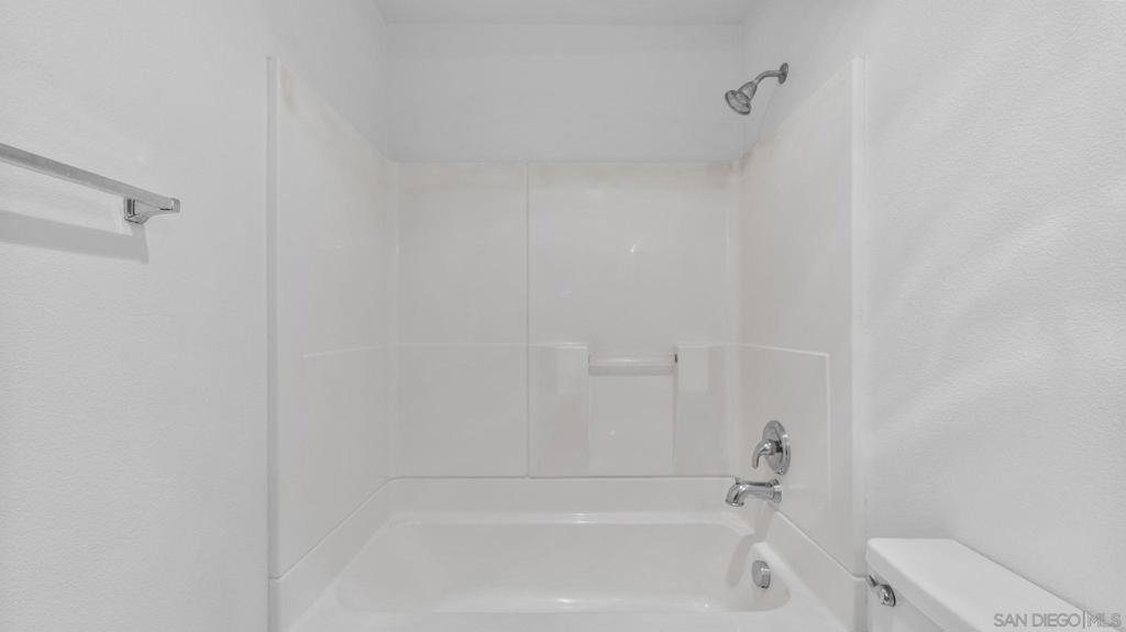 https://media.crmls.org/mediaz/997e55ed-e70a-482e-9efa-65433a36d0f4.jpg?preset=X-Large