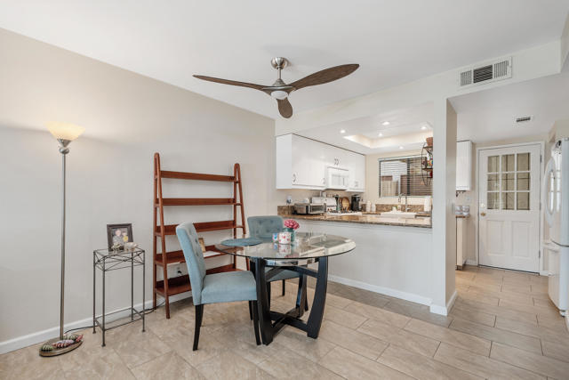 34324 Laura Way, Rancho Mirage CA: https://media.crmls.org/mediaz/997edcba-58f8-447b-b3f7-3b4aaa44f9c2.jpg