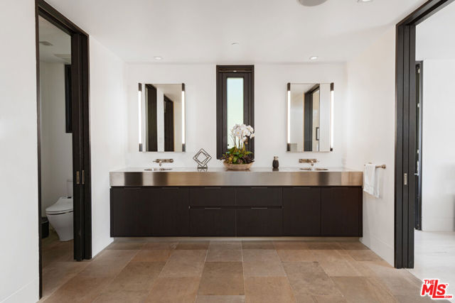 32852 Pacific Coast Highway, Malibu CA: https://media.crmls.org/mediaz/997edf3f-24f7-4e9d-840b-f32849af64d6.jpg