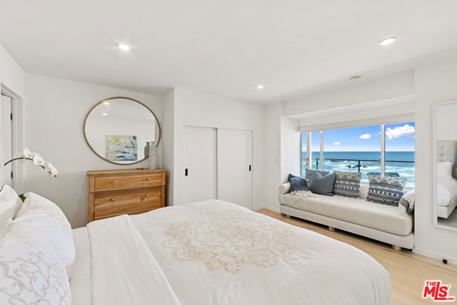 24928 Malibu Road, Malibu CA: https://media.crmls.org/mediaz/997efae5-b0d6-492d-9c62-977a1019abf5.jpg