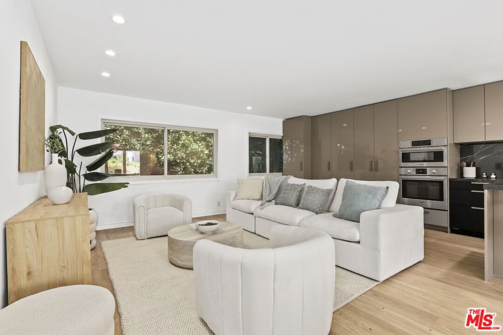 1233 N Laurel Avenue #109