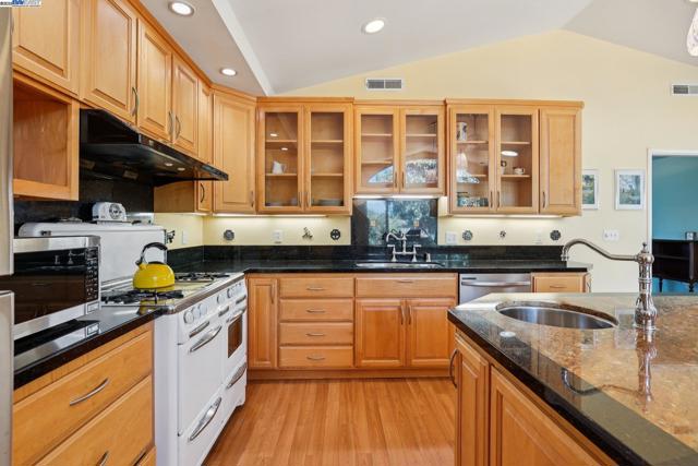 37709 Arlene Court, Fremont CA: https://media.crmls.org/mediaz/997f58dc-7fb2-4f3a-899c-8b6bd5f79742.jpg