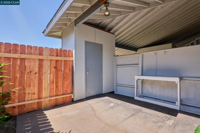 4913 Douvan Ct, Carmichael CA: https://media.crmls.org/mediaz/997f58ec-f033-4e85-a1b8-c07efdc0d033.jpg