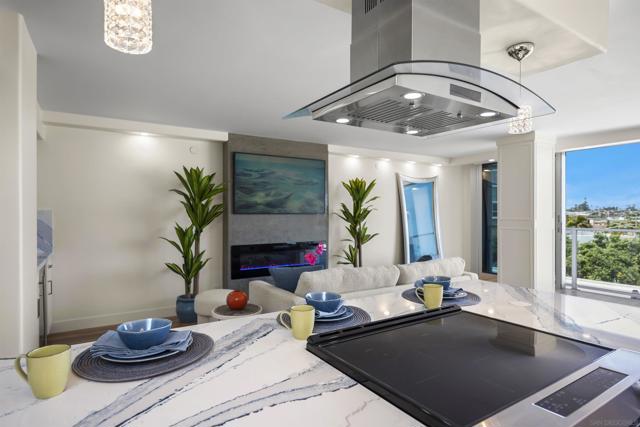 1820 Avenida del Mundo, Coronado CA: https://media.crmls.org/mediaz/997fdb76-20a7-46d6-a29a-b1703623a146.jpg