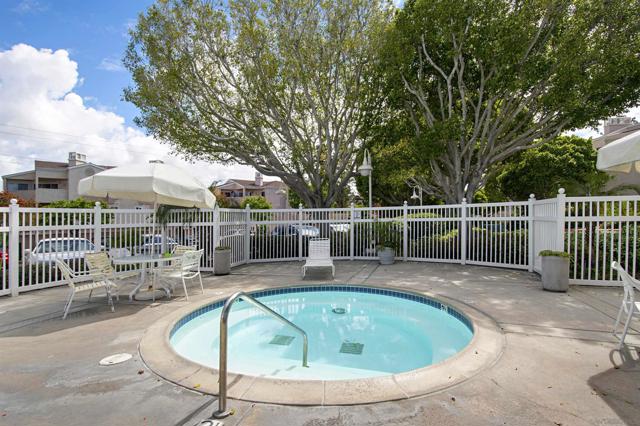 7067 Camino Revueltos, San Diego CA: https://media.crmls.org/mediaz/99806ea3-0d04-4b1a-bf63-53b6e43ce217.jpg