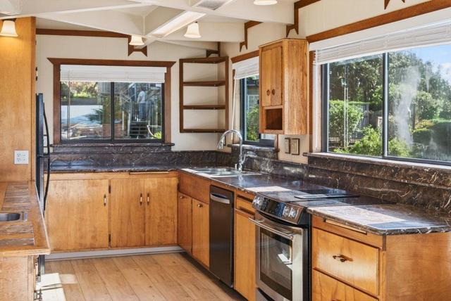 1 Gray Way, Watsonville CA: https://media.crmls.org/mediaz/9980b2ac-f387-4114-80e0-807168d28036.jpg