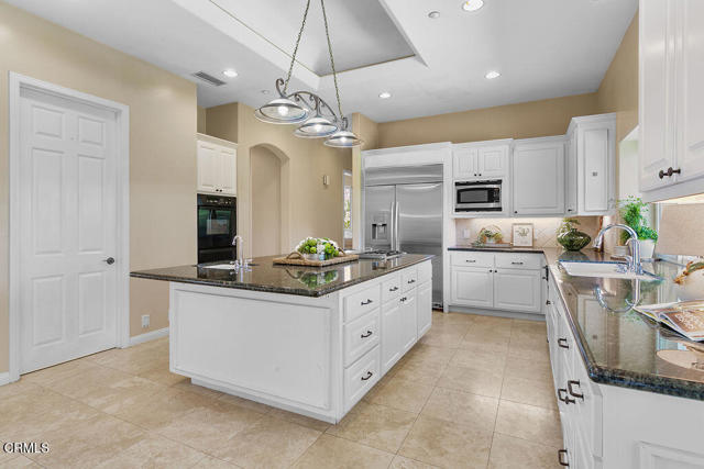 2625 Marvella Court, Camarillo CA: https://media.crmls.org/mediaz/9981ba96-3b04-4752-8287-6ff8b5acc49f.jpg