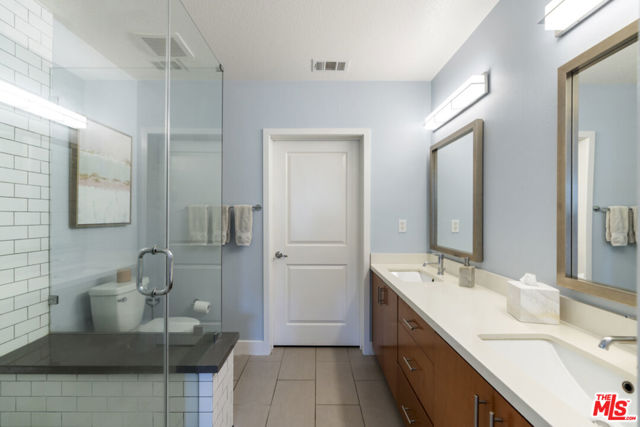 13337 Beach Avenue, Marina del Rey CA: https://media.crmls.org/mediaz/99824e8a-25f5-48ab-9629-c8f0831e48e5.jpg