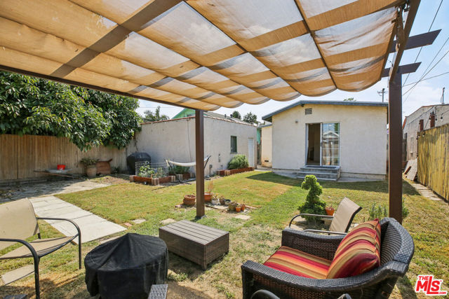 5492 Lewis Avenue, Long Beach CA: https://media.crmls.org/mediaz/99827a2e-909e-416e-aa17-91b04aaa1877.jpg