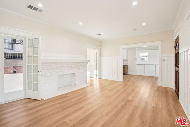 247 S Benton Way, Los Angeles CA: https://media.crmls.org/mediaz/99831db7-a5d7-4dcc-8dcc-396664189d34.jpg