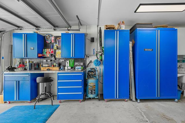 2525 N Farrell Drive, Palm Springs CA: https://media.crmls.org/mediaz/99837dcb-1737-443c-8846-a34102040247.jpg