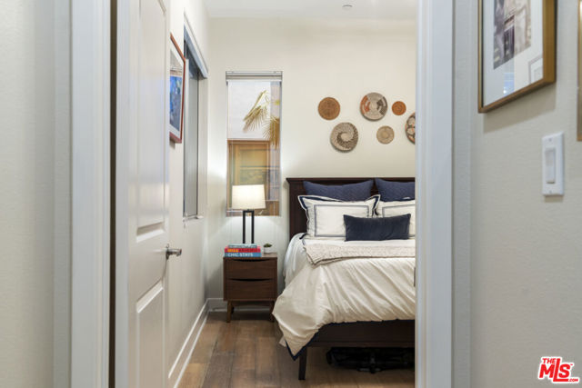 13337 Beach Avenue, Marina del Rey CA: https://media.crmls.org/mediaz/9983ba75-37c5-4810-84de-e6f274acf660.jpg